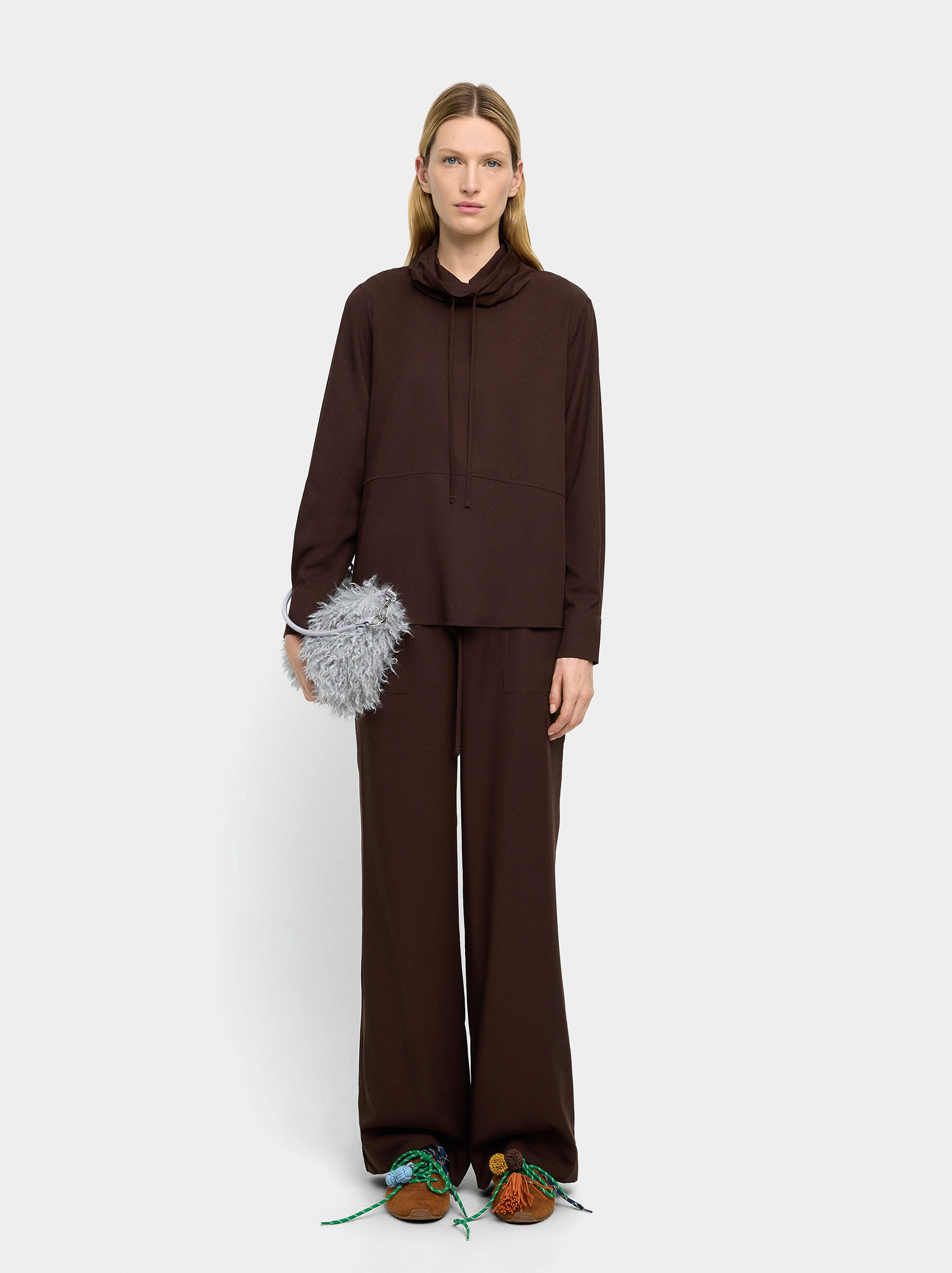 Resim İpli Yüksek Yakalı Bluz