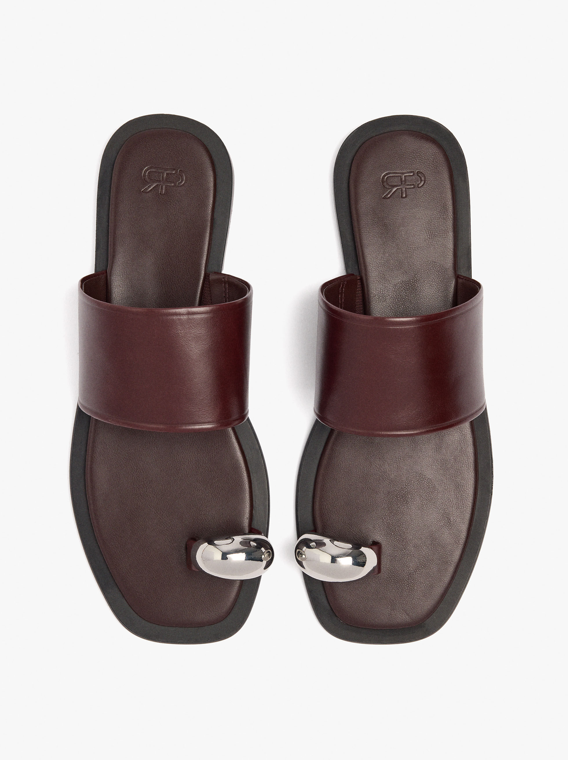 Resim Metalik Detaylı Deri Sandalet