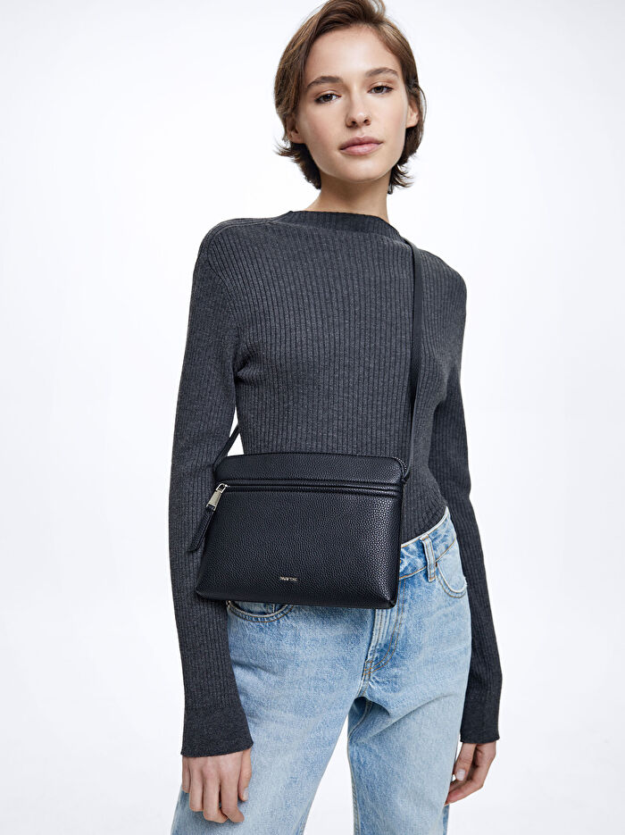 Dış Cepli Çapraz Askılı Çanta 