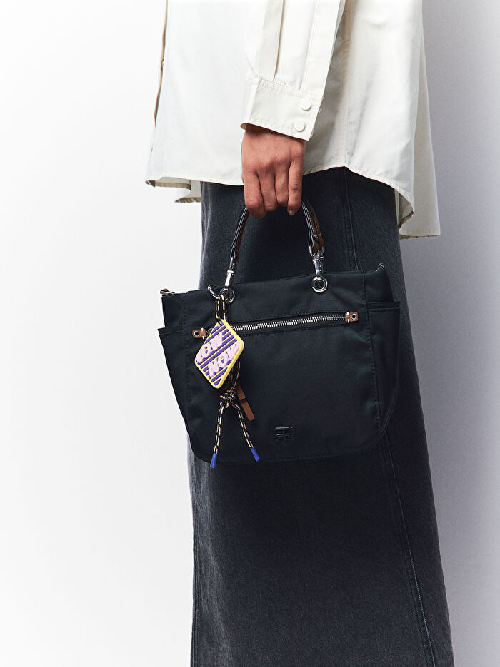 Desenli Teknik Kumaş Çıkarılabilir Aksesuarlı Tote Çanta