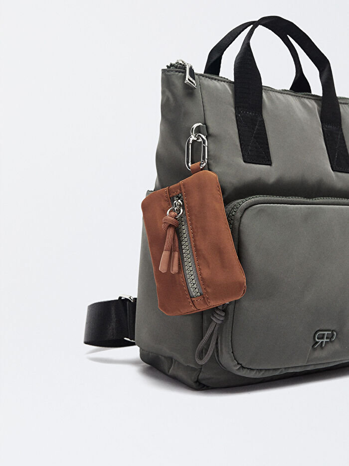 Teknik Kumaş Charm'lı Sırt Çantası