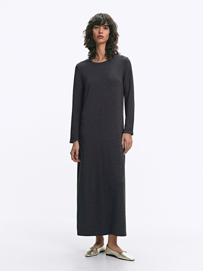 Yırtmaçlı Uzun Elbise