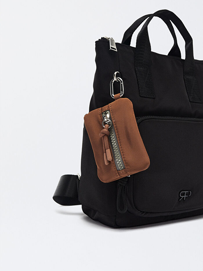 Teknik Kumaş Charm'lı Sırt Çantası