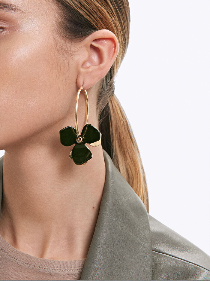 Çiçek Motifli Halka Küpe