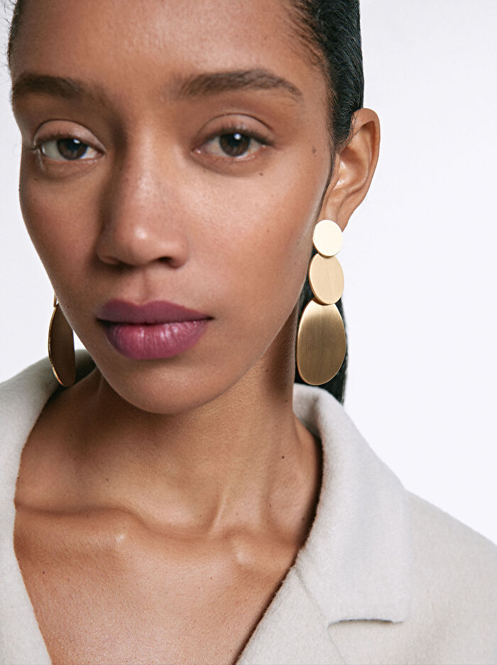 Gold Sallantılı Uzun Küpe