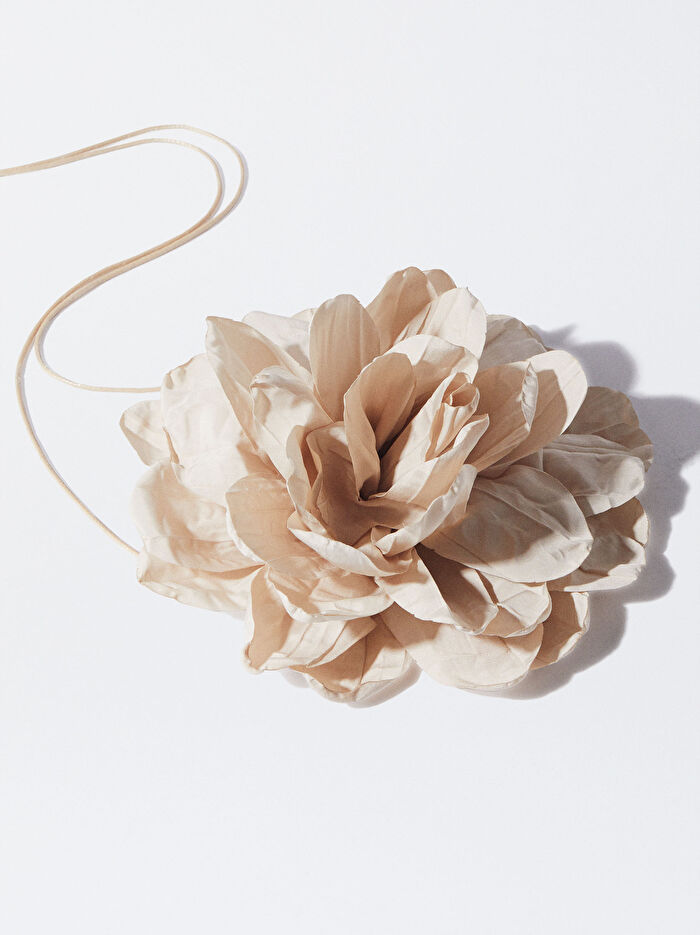 Çiçek Detaylı Gerdanlık Kolye