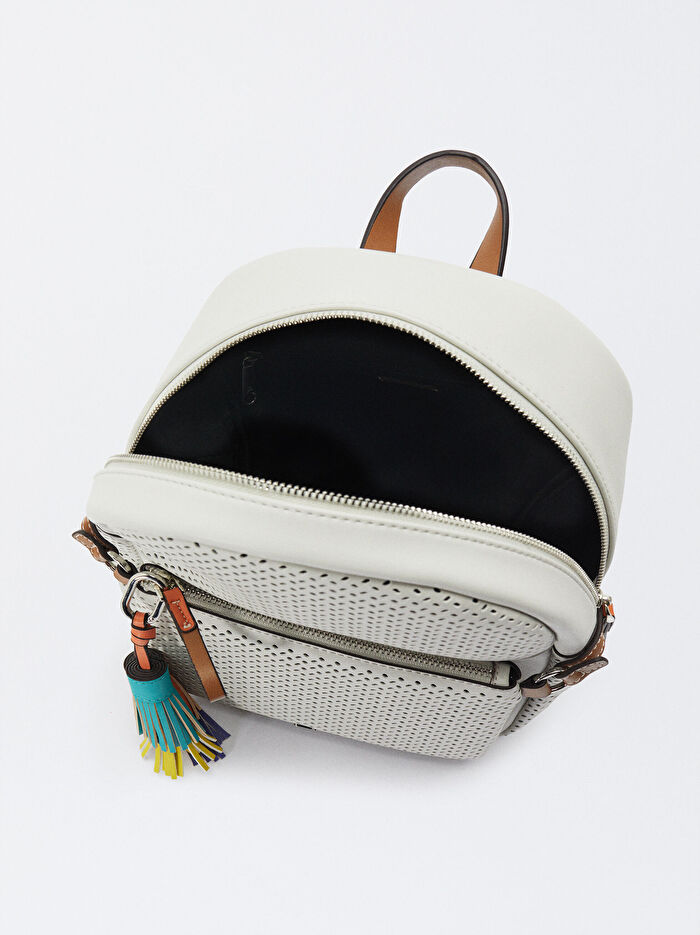 Charm'lı Delikli Sırt Çantası