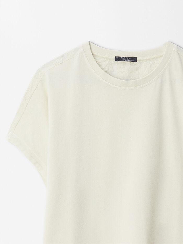Nakış Detaylı T-Shirt
