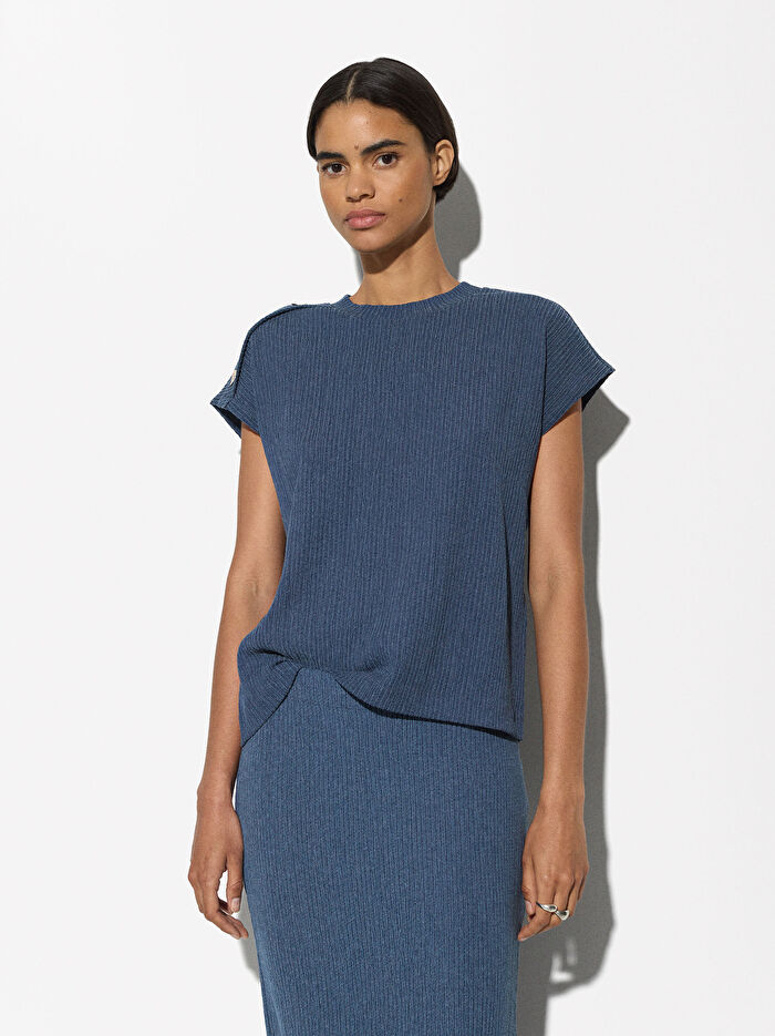 Yan Düğme Detaylı T-Shirt