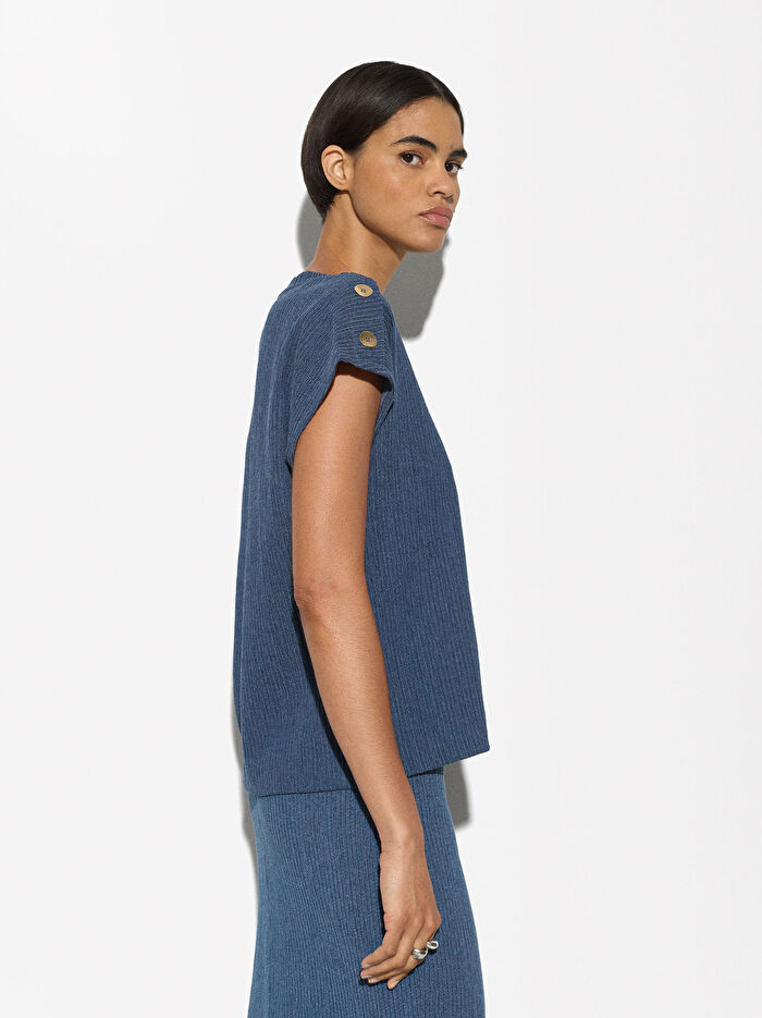 Yan Düğme Detaylı T-Shirt