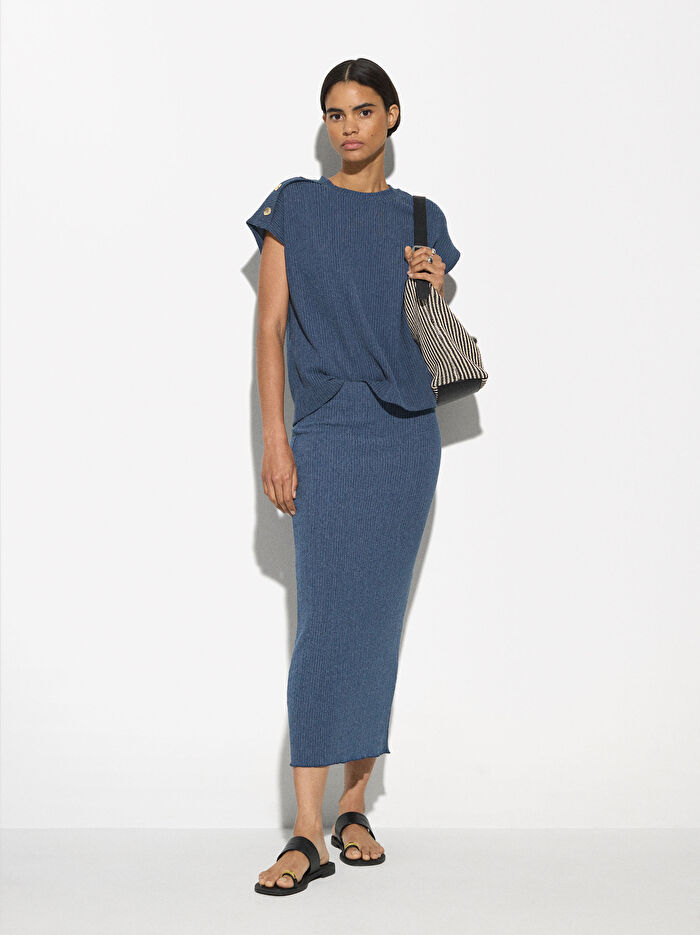 Yan Düğme Detaylı T-Shirt