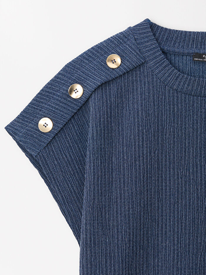 Yan Düğme Detaylı T-Shirt