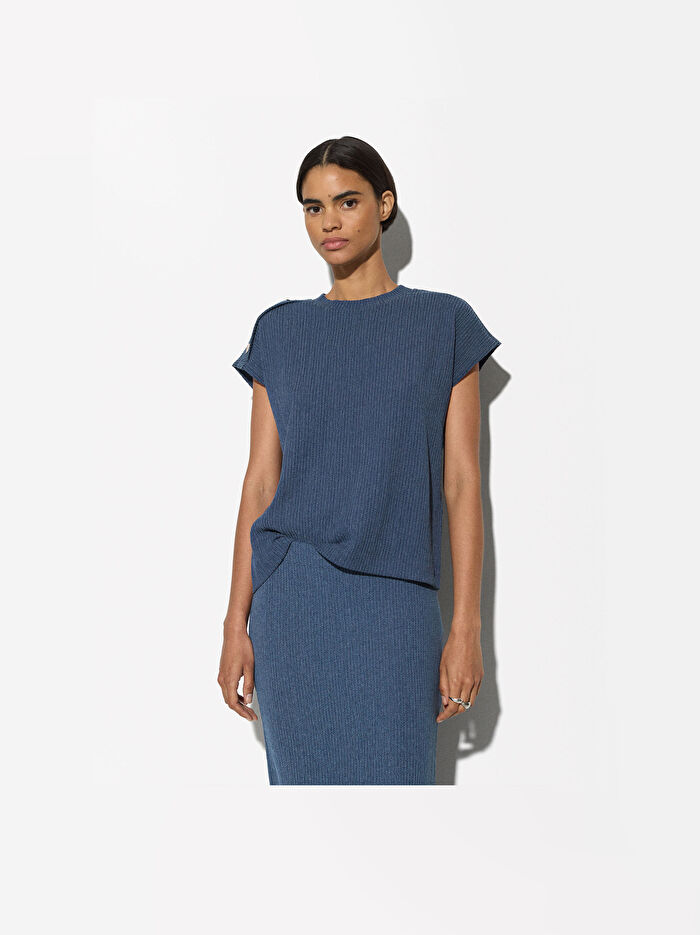 Yan Düğme Detaylı T-Shirt