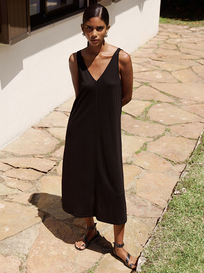 Bol Kesim V-Yaka Elbise