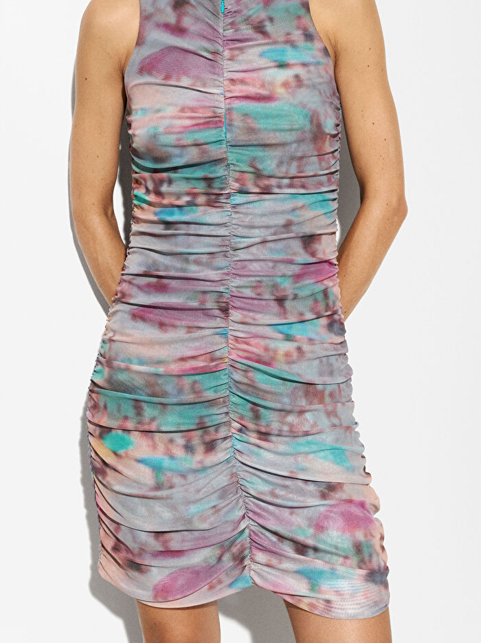 Büzgü Detaylı Desenli Elbise