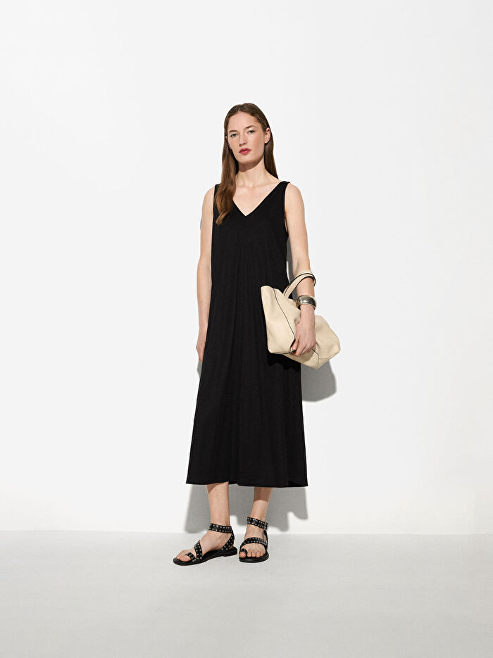 Bol Kesim V-Yaka Elbise