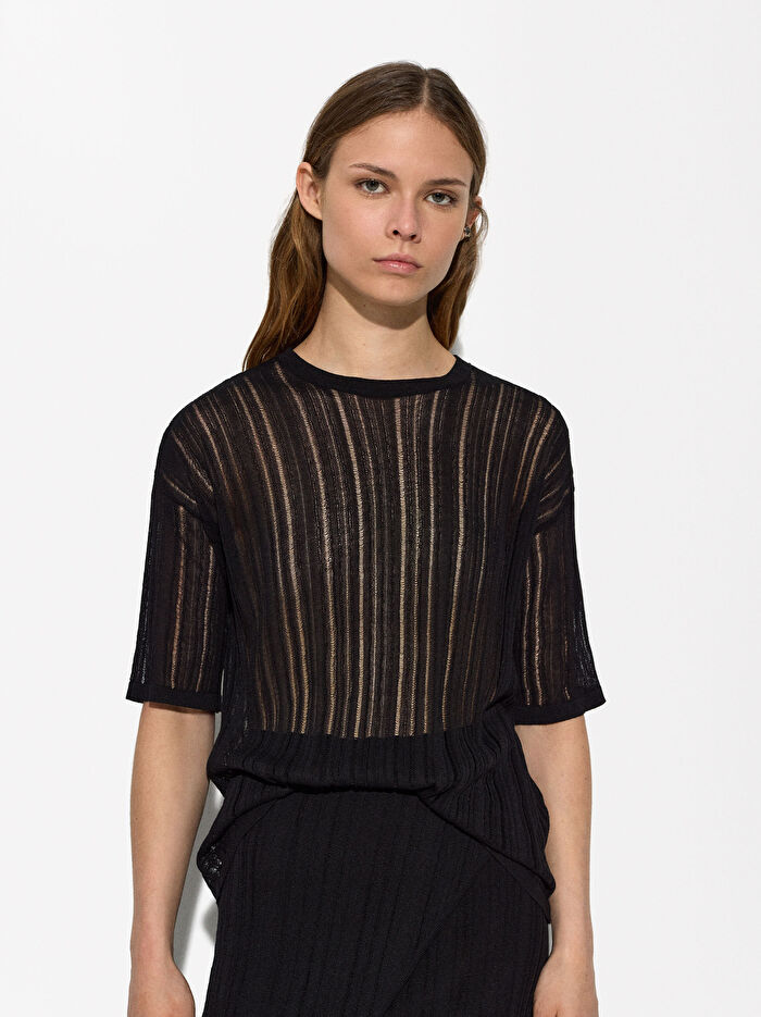 Delikli Örme T-Shirt