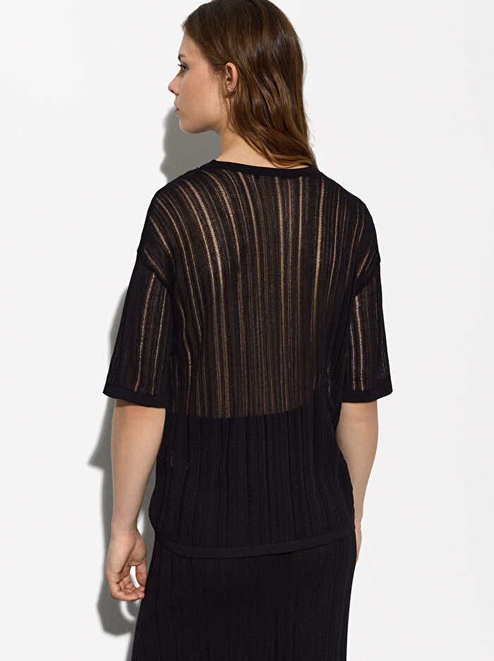 Delikli Örme T-Shirt