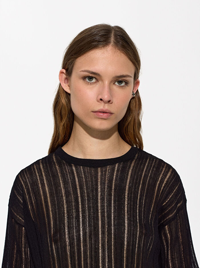 Delikli Örme T-Shirt