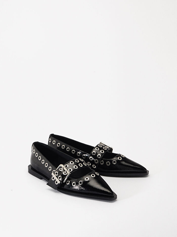 Zımba Detaylı ve Tokalı Düz ​​Ayakkabı