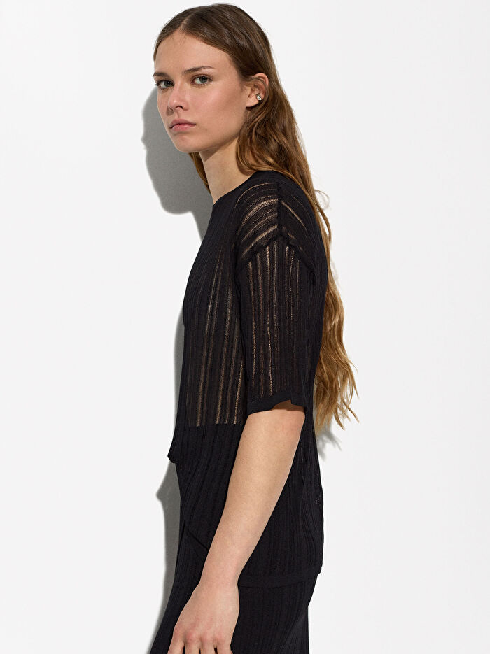 Delikli Örme T-Shirt