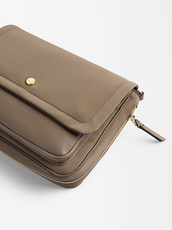 Mıknatıs Kapaklı Çapraz Askılı Çanta