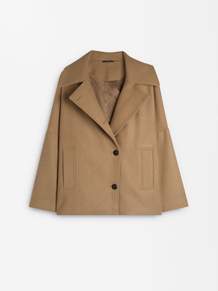 Düğmeli Yün Kaban