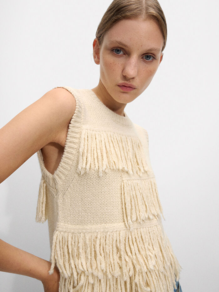 Püsküllü Örme Yelek