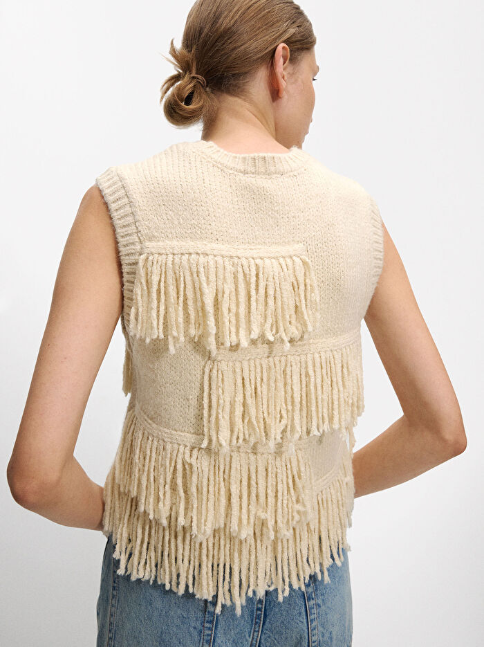 Püsküllü Örme Yelek