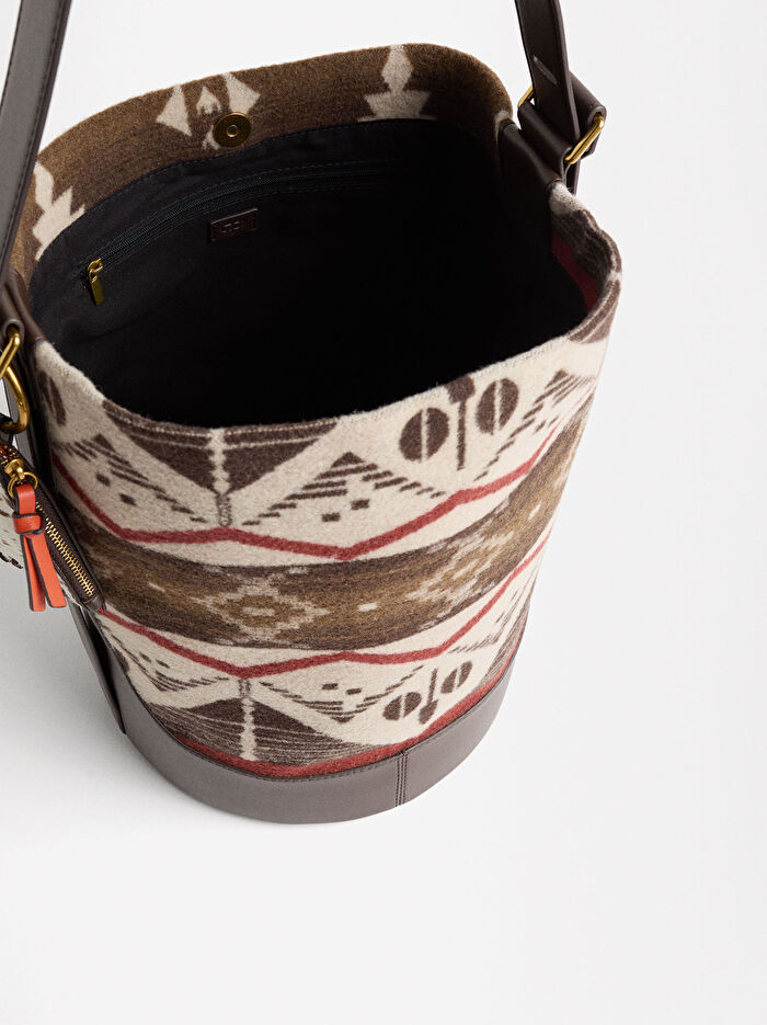 Yün ve Deri Detaylı Omuz Çantası