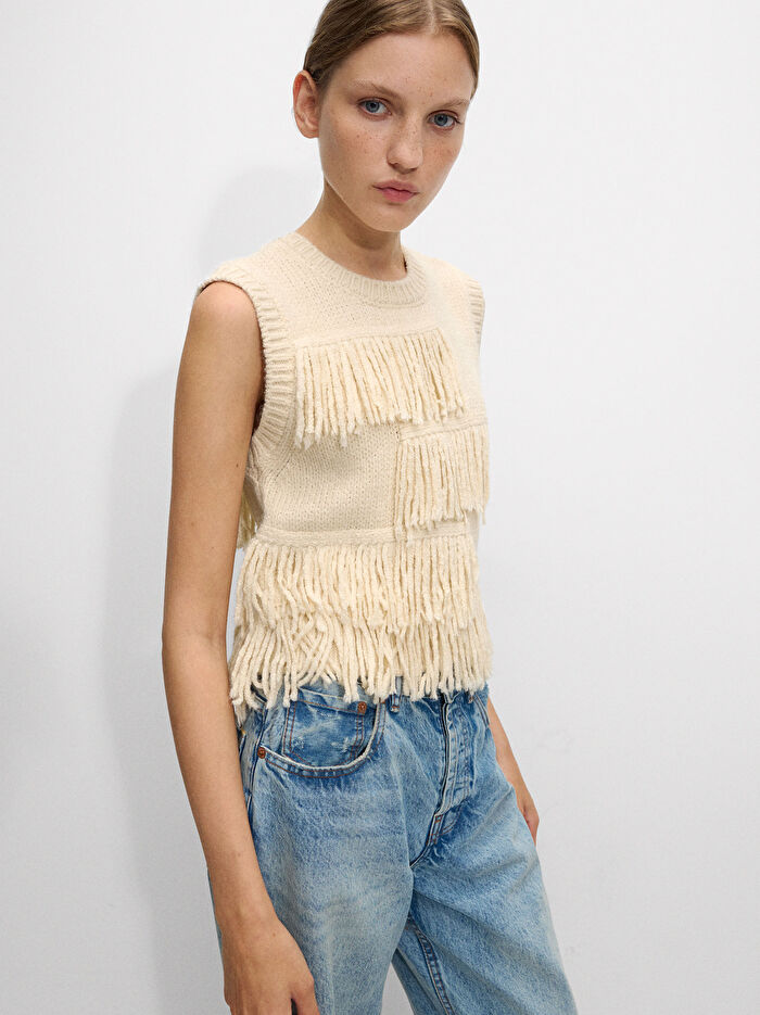 Püsküllü Örme Yelek