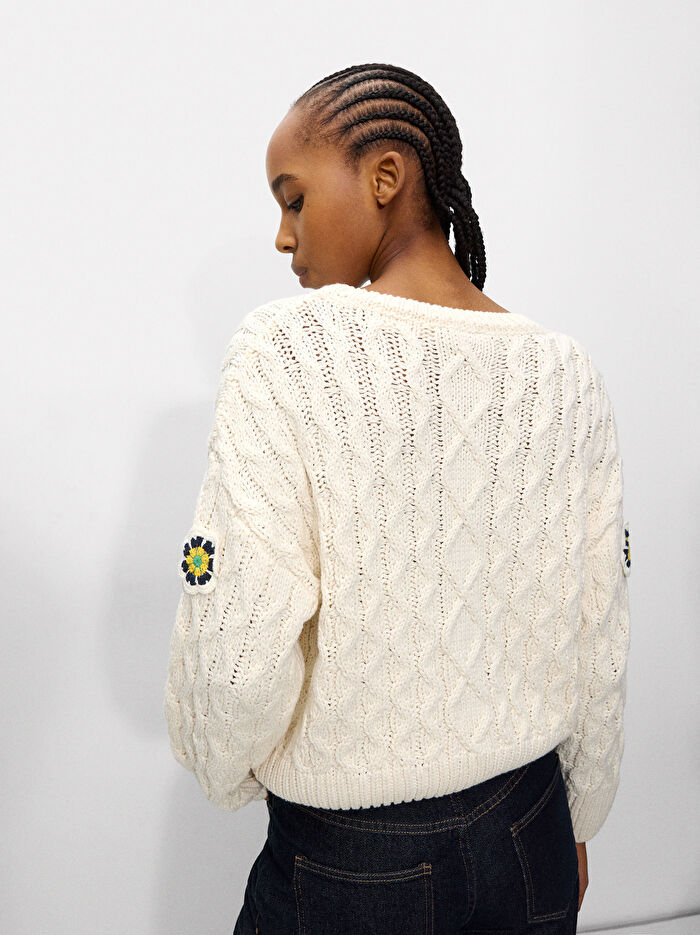 Papatya Desenli Örgü Kazak