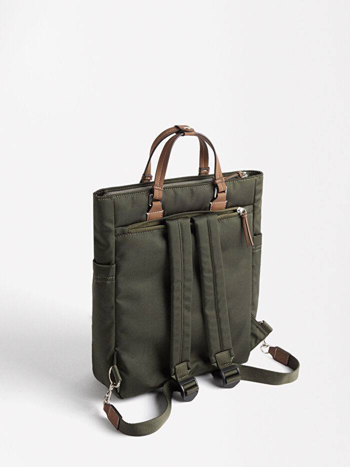 Teknik Kumaş Charm'lı Sırt Çantası