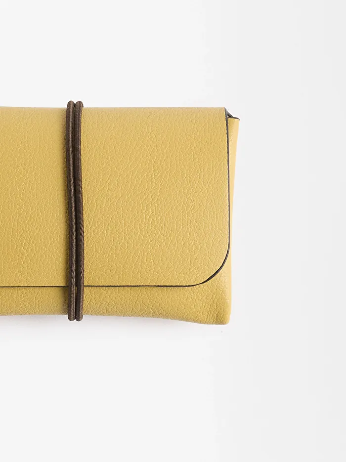 Teknik Kumaş Charm'lı Sırt Çantası