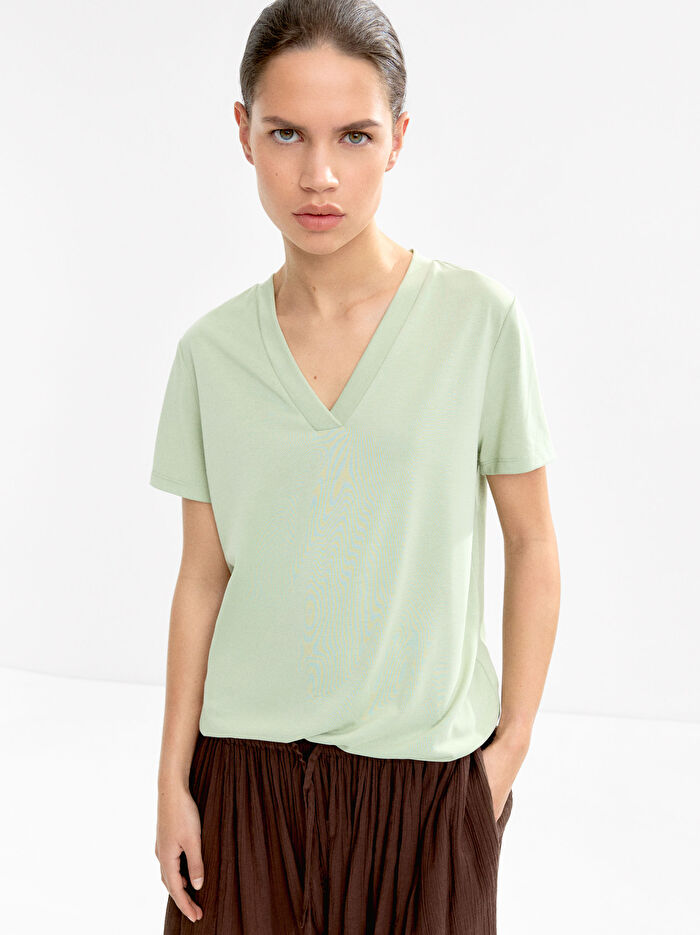 V-Yaka Basic T-shirt