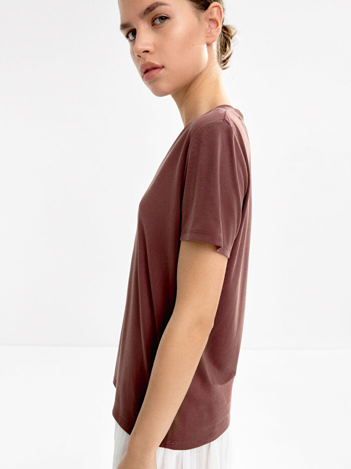 V-Yaka Basic T-shirt