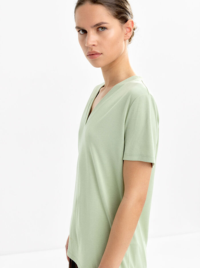 V-Yaka Basic T-shirt