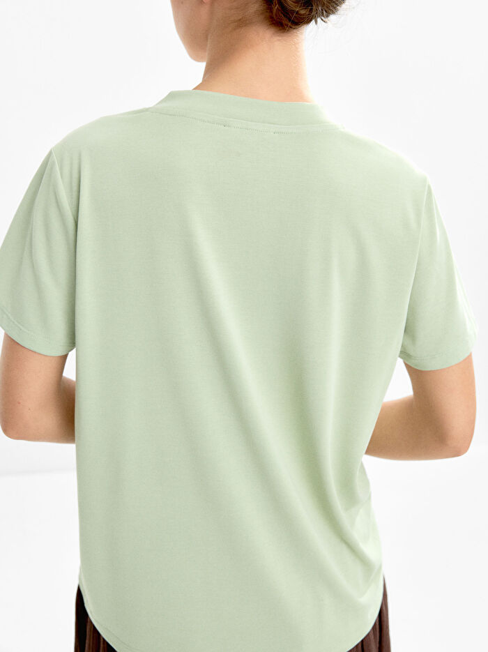 V-Yaka Basic T-shirt