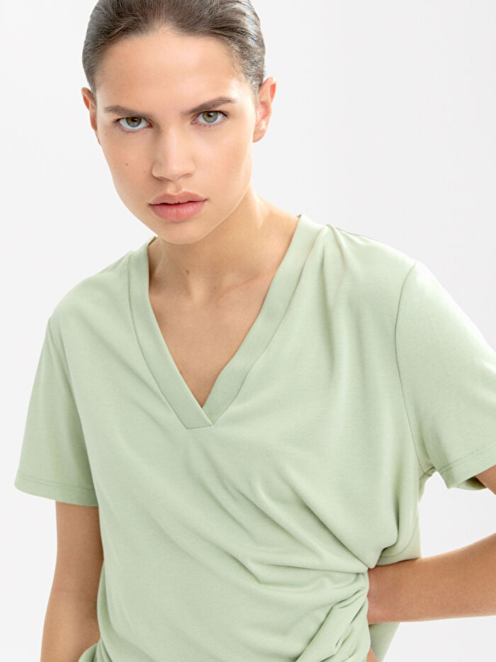 V-Yaka Basic T-shirt