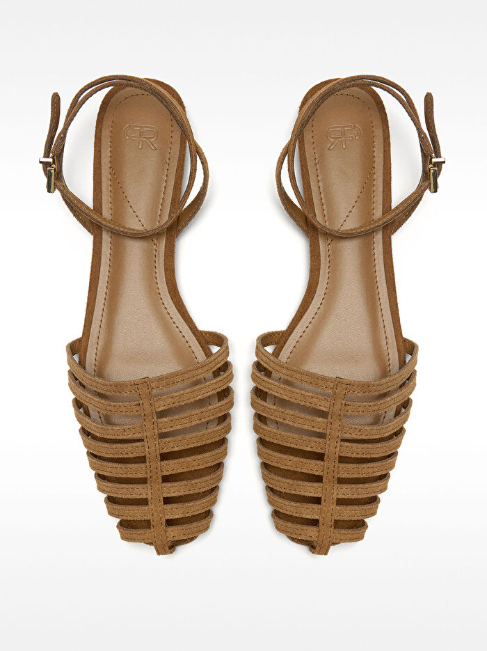 Deri Kayışlı Düz ​​Sandalet