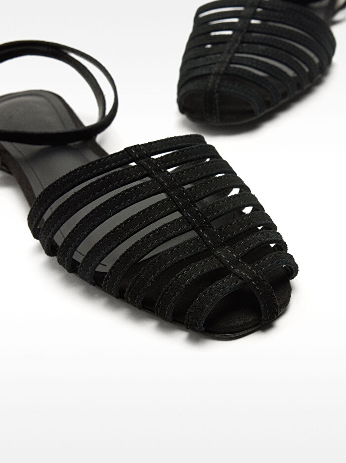 Deri Kayışlı Düz ​​Sandalet