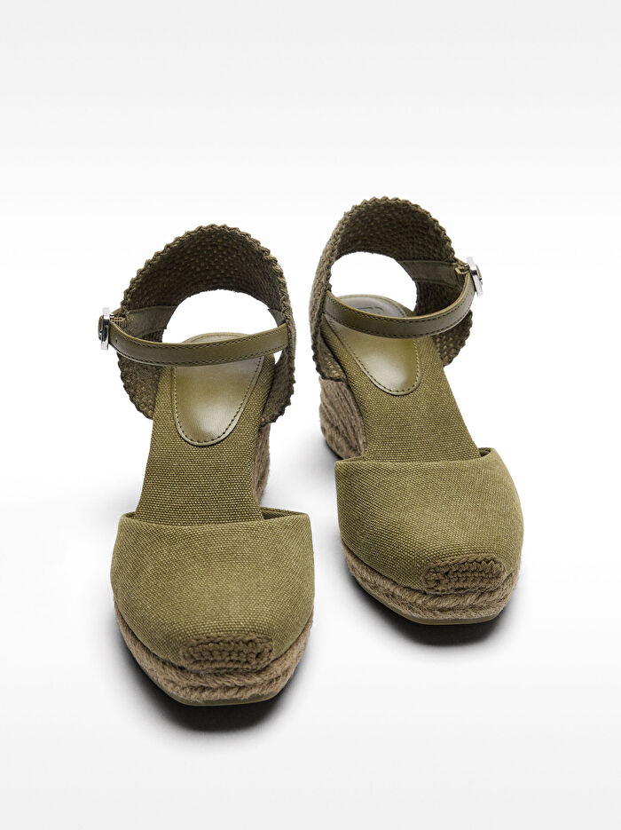 Tek Renkli Dolgu Topuk Ayakkabı