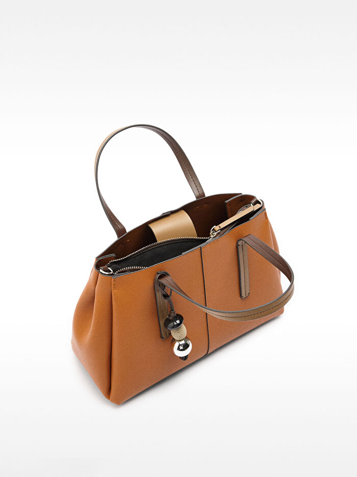 Dokulu ve Charm'lı Tote Çanta