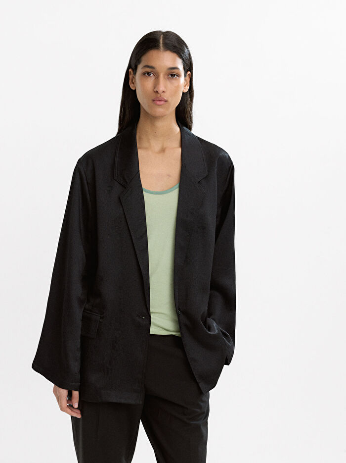 Saten Dokulu Blazer Ceket