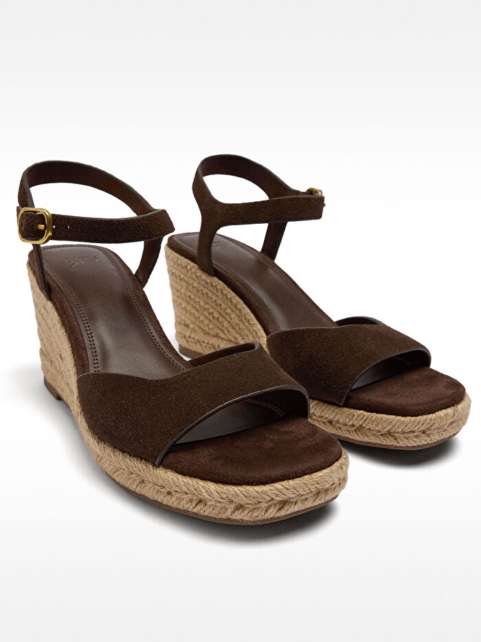 Dolgu Topuk Deri Sandalet