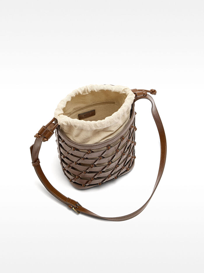 Düğüm Detaylı Örgülü Bucket Çanta