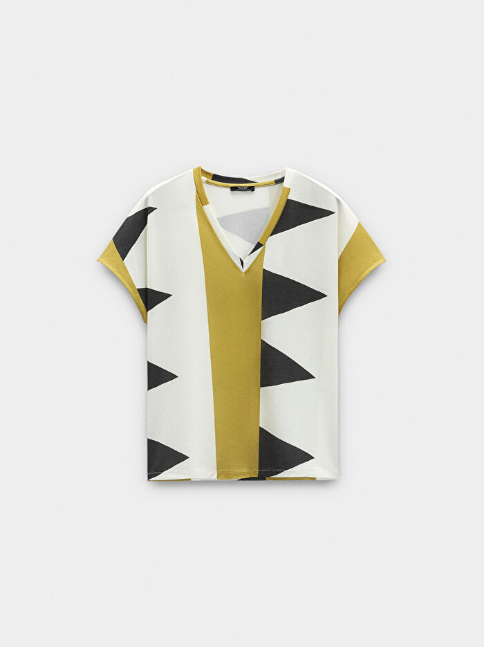 Desenli V Yakalı T-Shirt