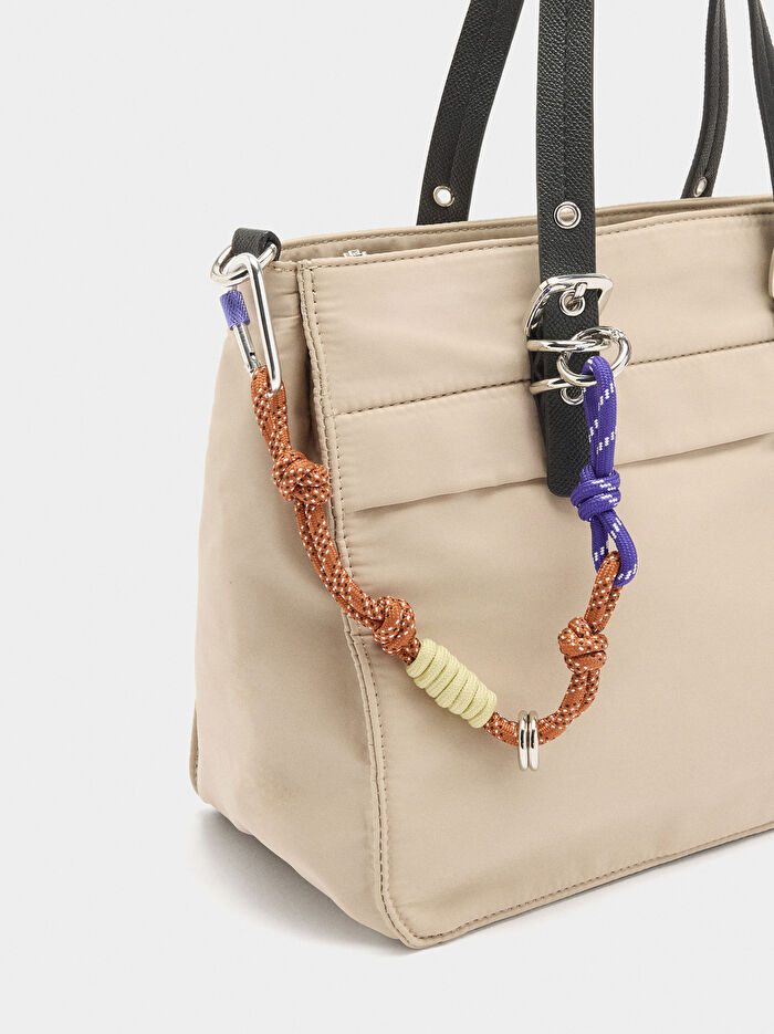 Charm’lı Teknik Kumaş Tote Çanta