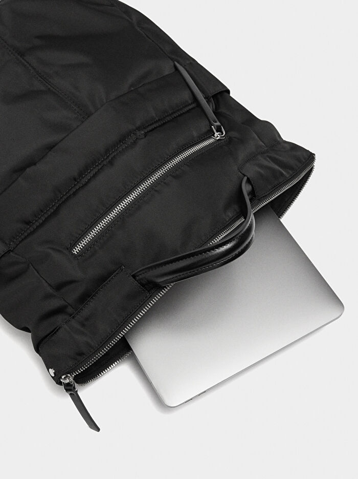 13 İnç Teknik Kumaş Laptop Sırt Çantası