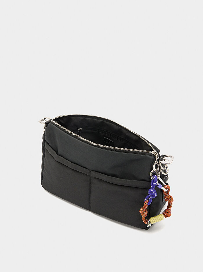 Charm'lı Teknik Kumaş Çapraz Çanta